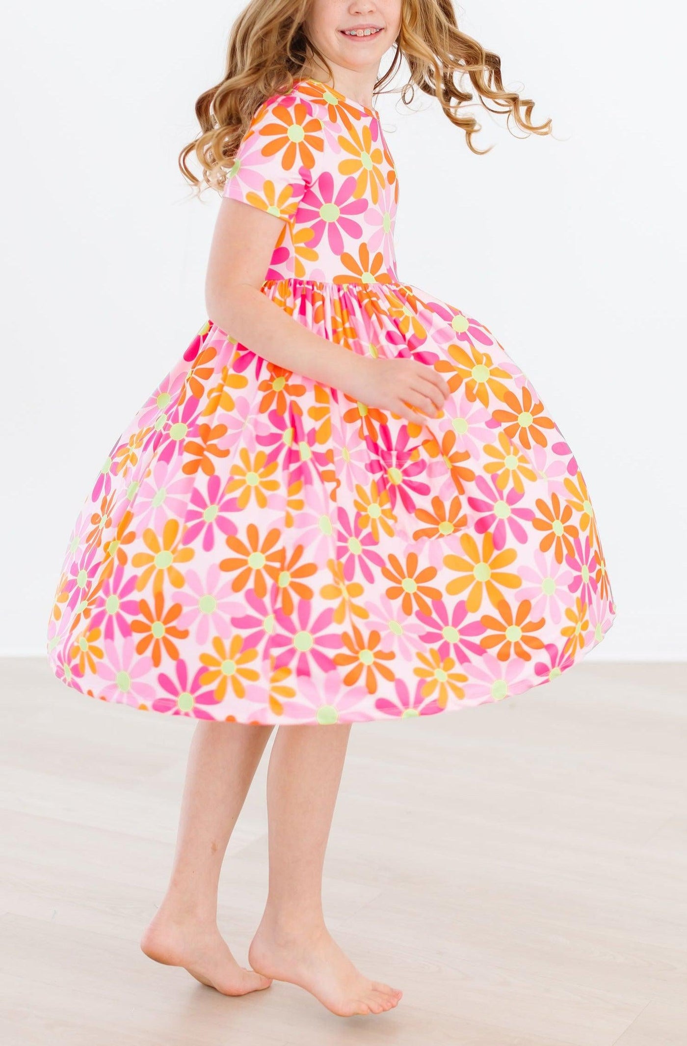 Mila & Rose:  Retro Daisies S/S Pocket Twirl Dress