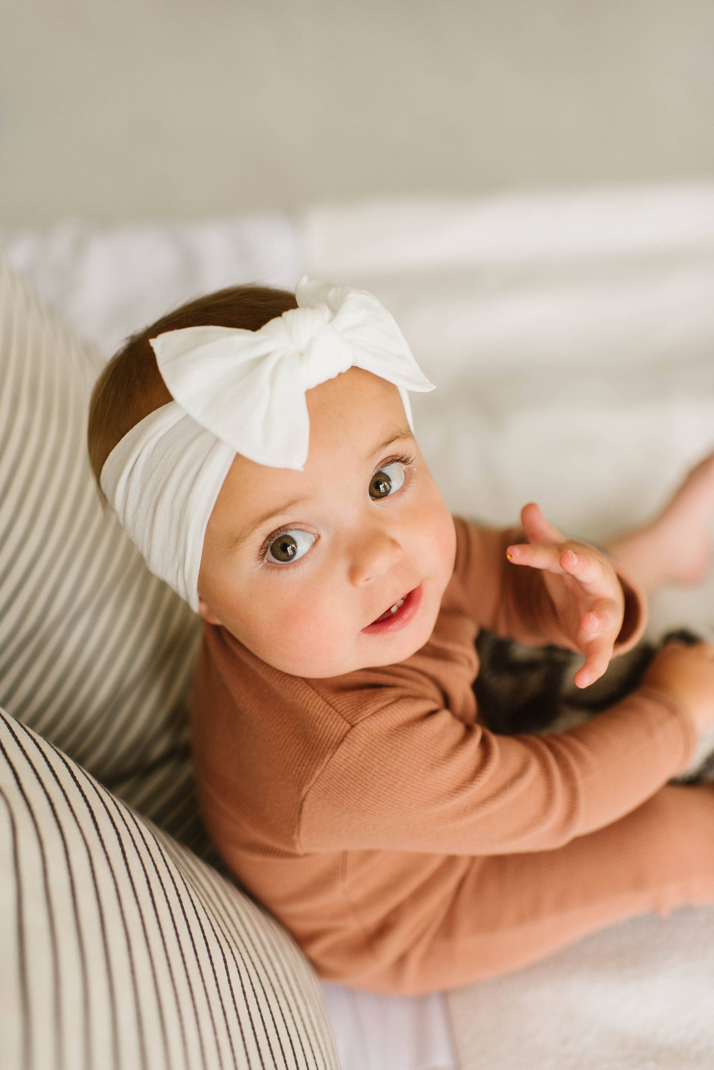 Baby Bling Bows The Knot Headwrap: White