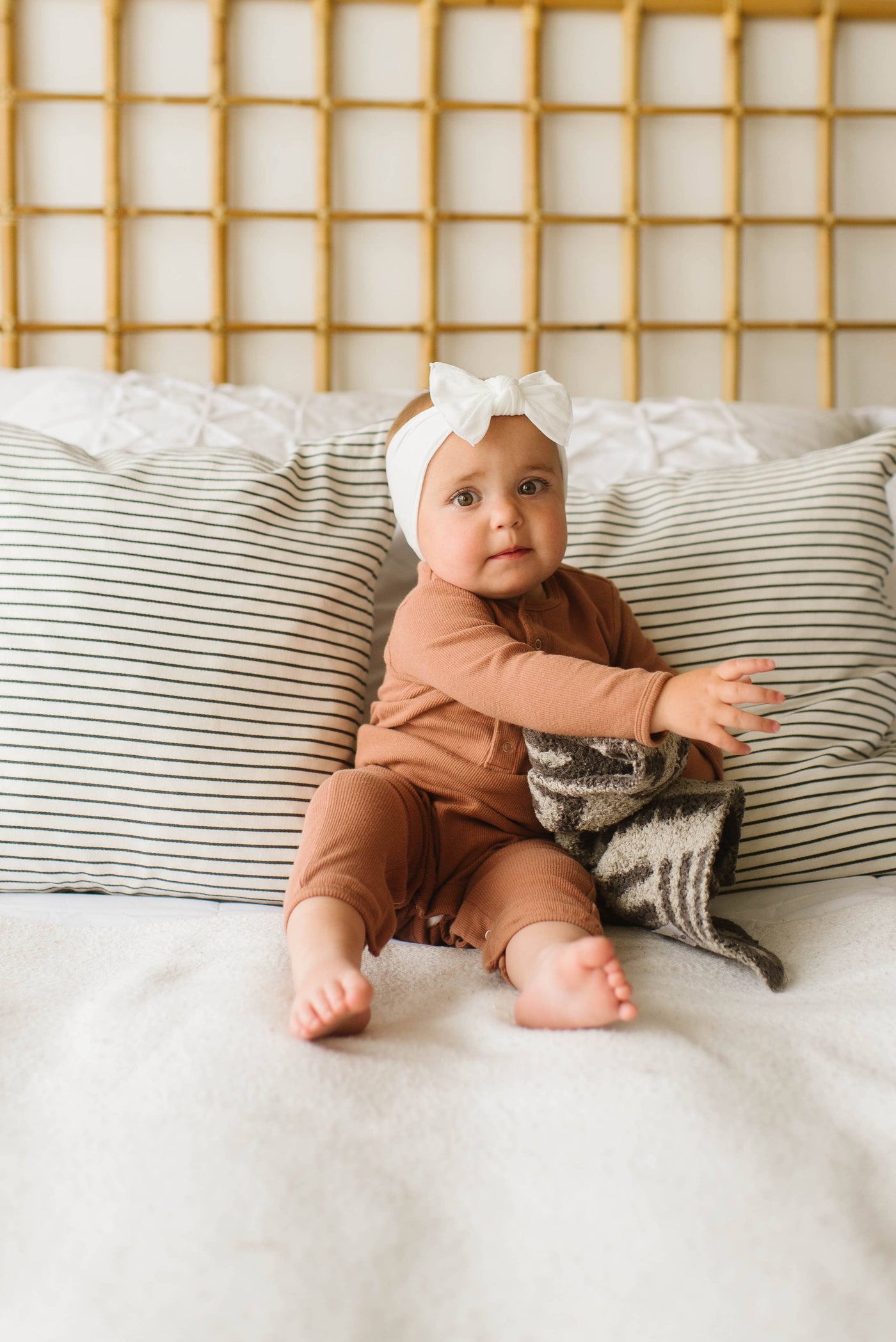 Baby Bling Bows The Knot Headwrap: White